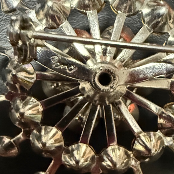 Vintage Coro Silver toned Rhinestone Snowflake Pin - Picture 2 of 4